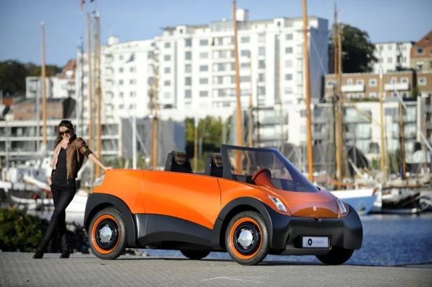 Incorporating the combined fuel cell/BEV technology into an electric vehicle is claimed to extend its range by at least four times that of many EVs available today and will offer drivers a tank "refuel" time of less than three minutes, similar to gasoline cars