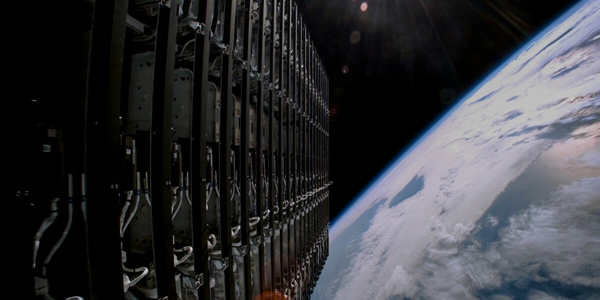 Starlink moonlights as satellite traffic cop