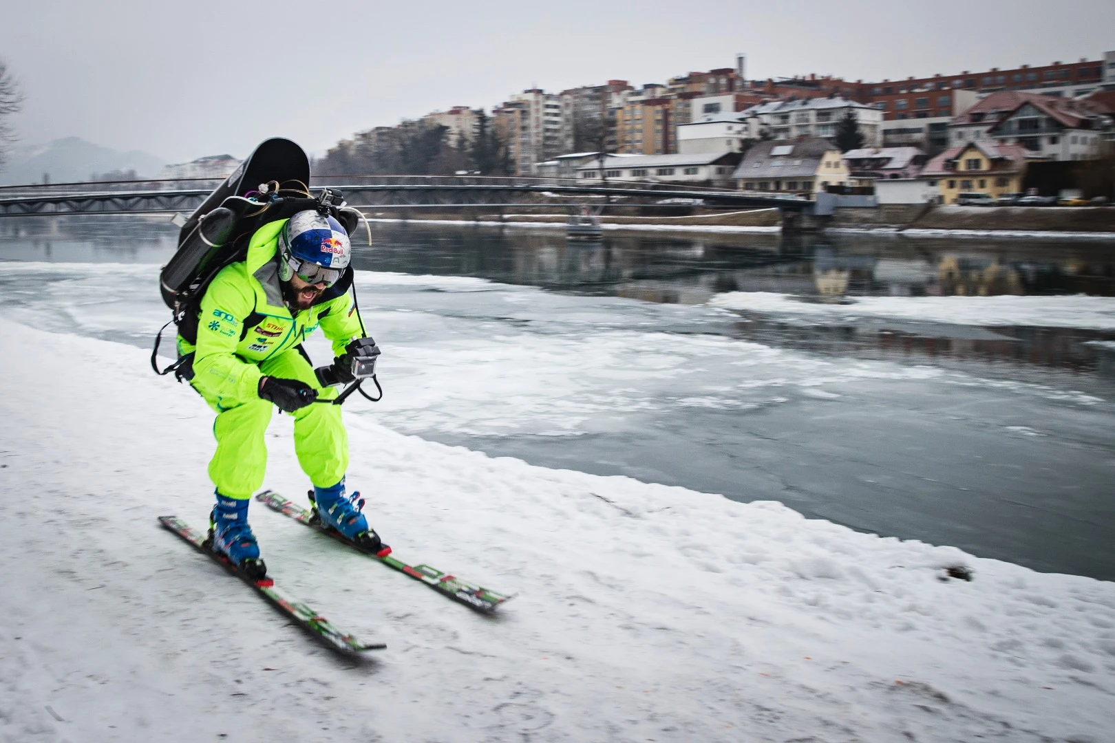 Filip Flisar jetpacks his way through Maribor to make lunch