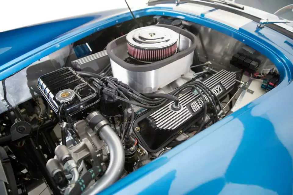 Those prices are both quoted without drivetrain, and to retain the lines of the car around the bonnet area, (not to mention the spirit of the beast), you'll need to fit a normally-aspirated big block engine which will run from around another US$50,000 for a 400 horsepower set-up, through to over 700 hp at around an extra US$70,000. In other words, a 700 hp 427 Shelby Cobra, with full paperwork will set you back US$250,000 and will probably begin appreciating in value before you get your hands on it.