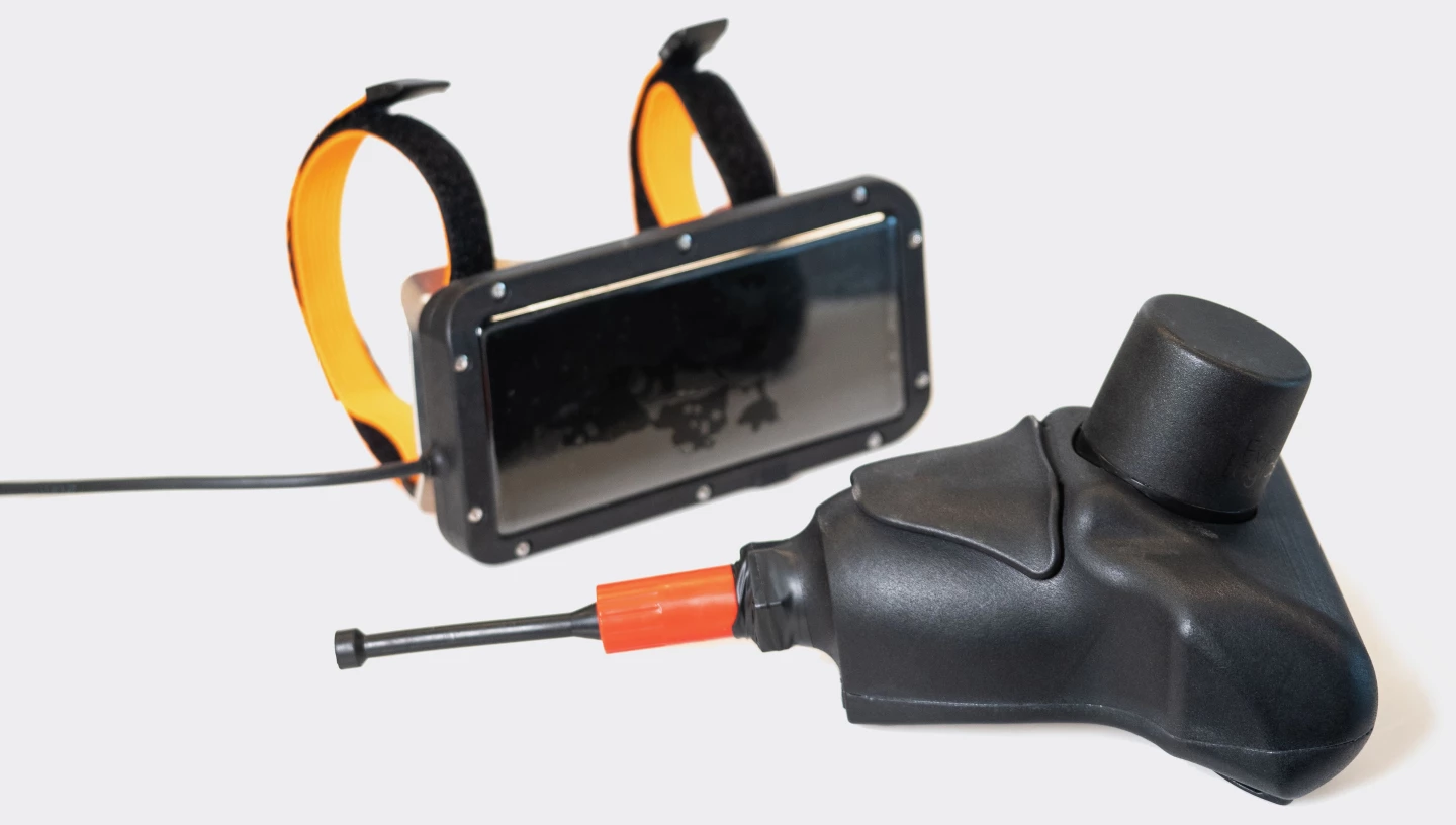 The wrist-worn diver console (left) alongside the tank-mounted tracker unit