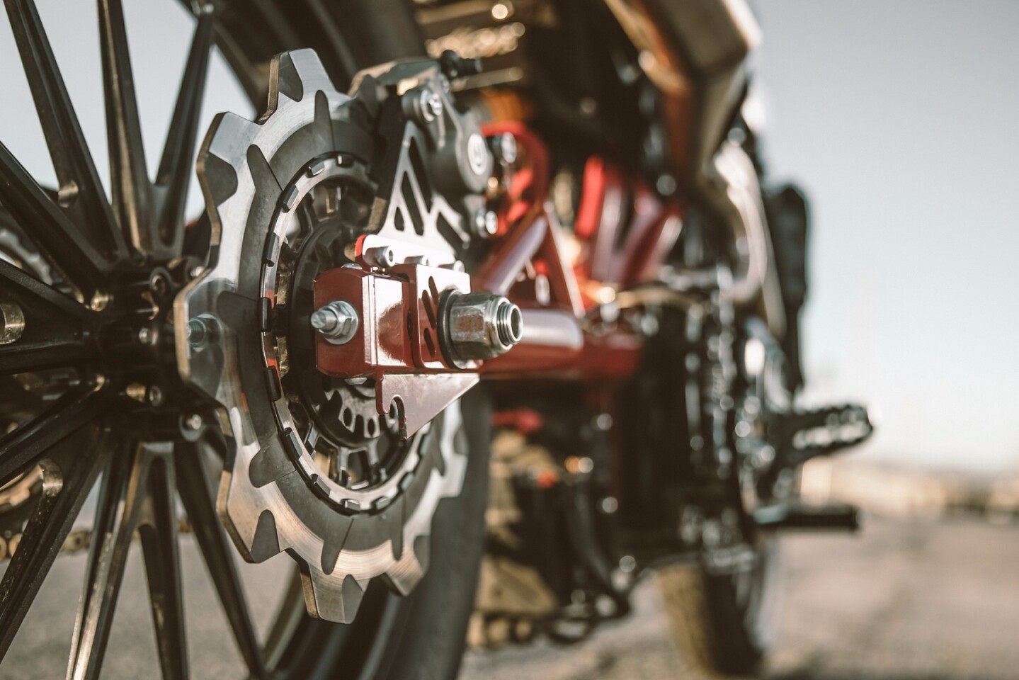 Indian Scout FTR1200 Custom: cog-shaped discs are a cool touch