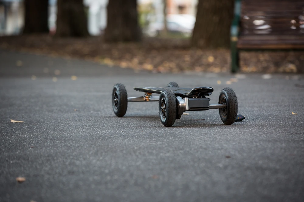 The battery is recharged via a regular wall outlet and takes around two hours. From here, you should be free to ride for 30 km (18 mi) until you need to plug in again (Photo Nick Lavars/Gizmag.com)