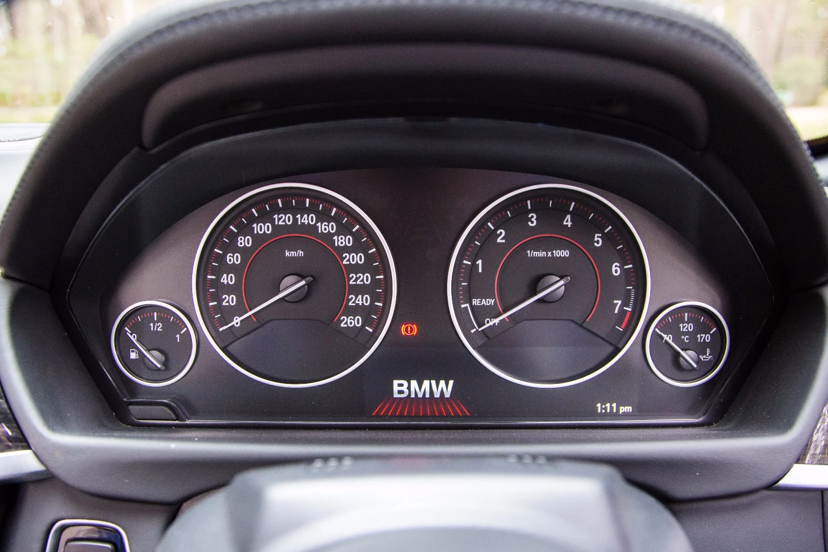 The instrument binnacle of the 440i