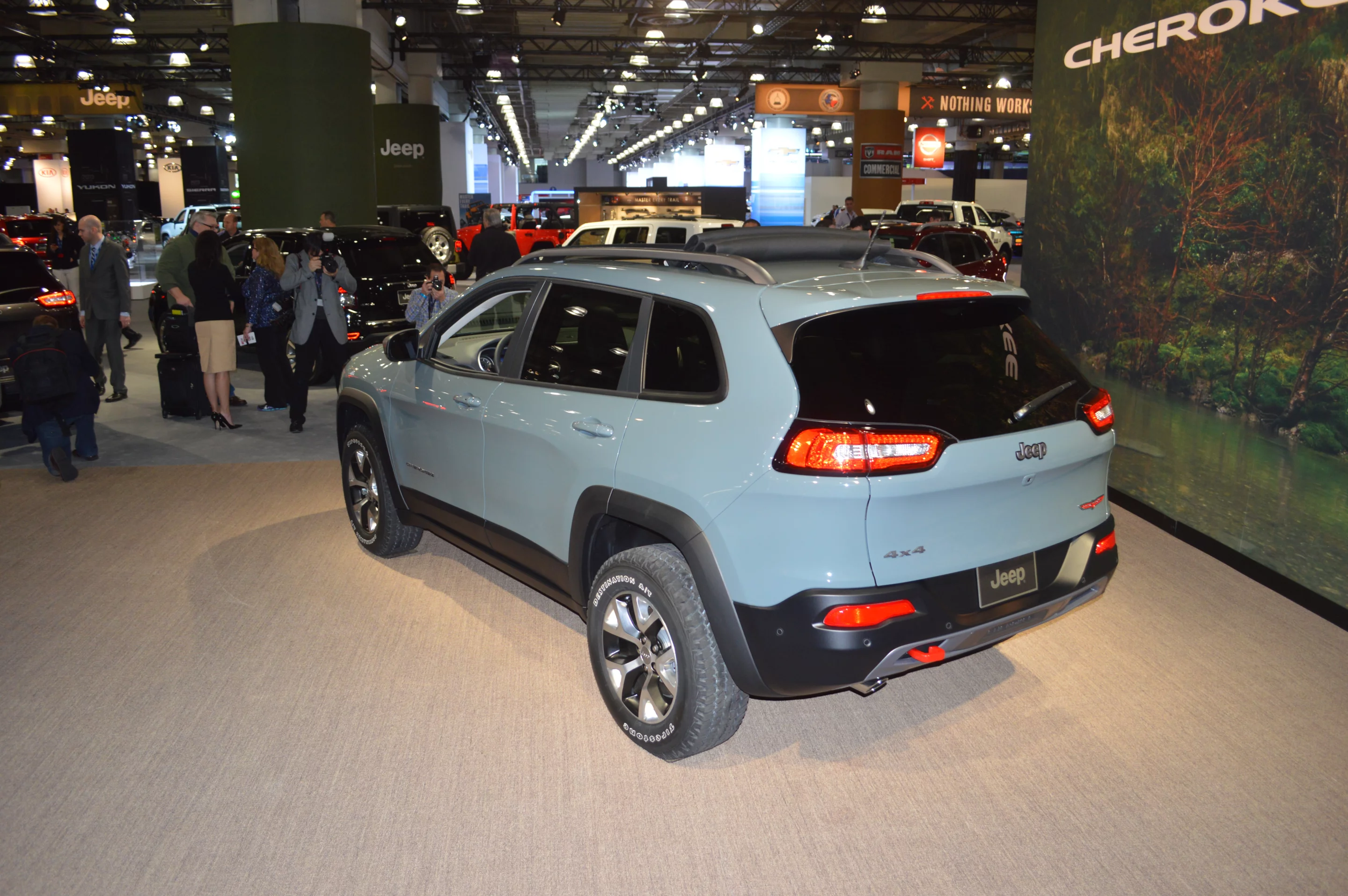 The new Cherokee offers I-4 and V6 engine options