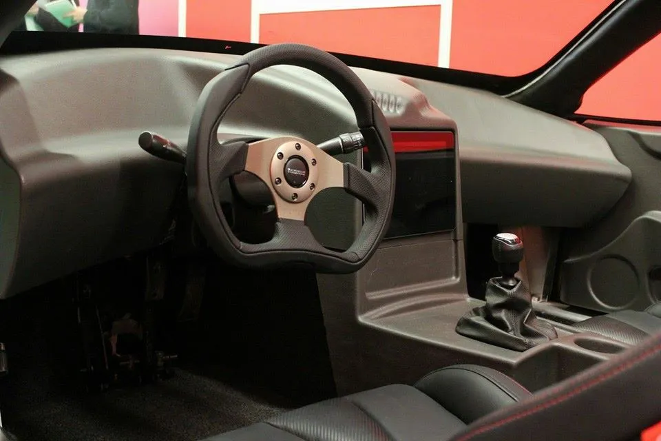 For US$19,995 the Tomahawk super kit-car can be yours, sans seatbelt, engine, front suspension, wiring harness, fuel tank, radiator, brake components, etc (Photo: Dubuc SLC)