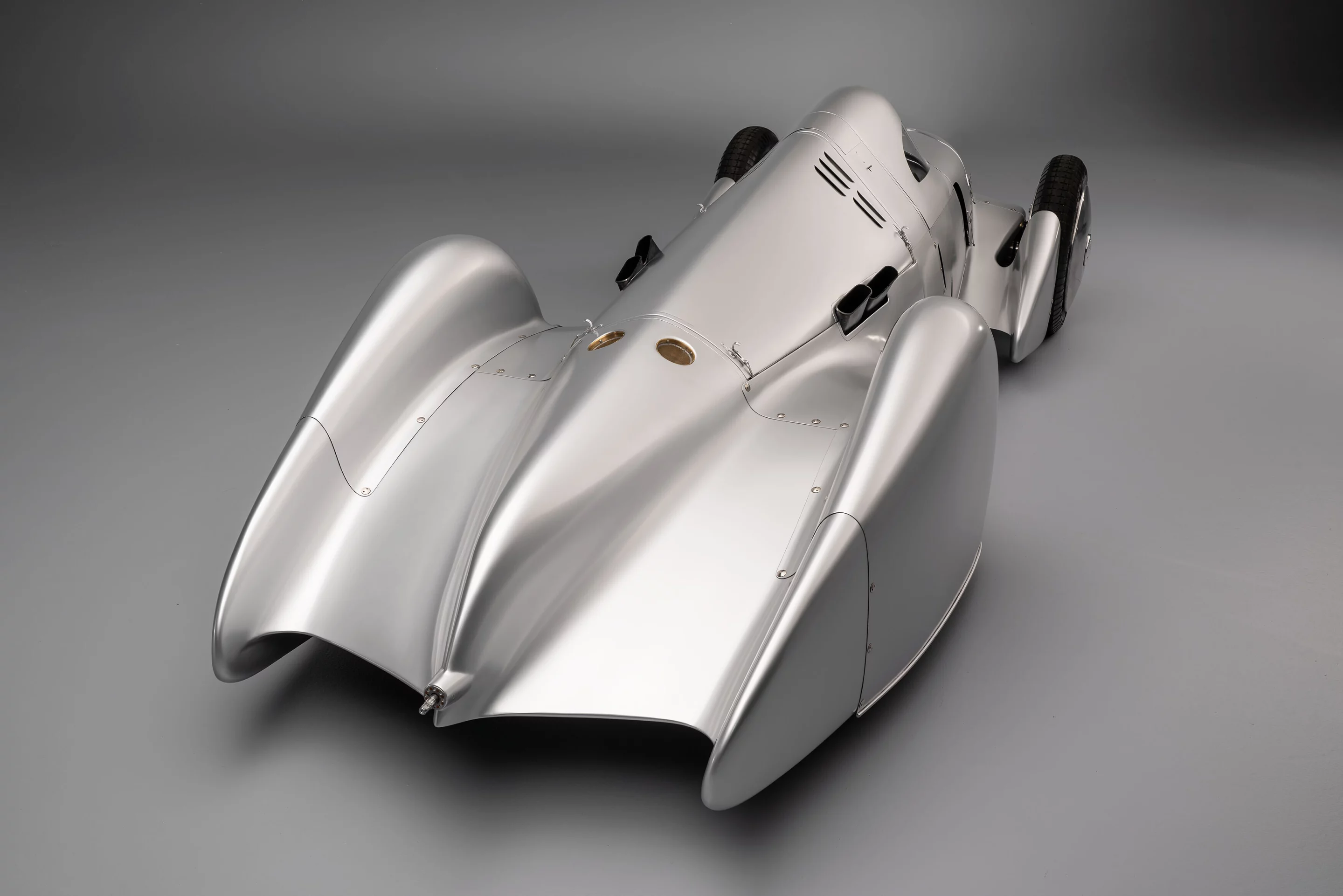 It looks like a version of the Batmobile made by an eccentric backwoods mechanic using a pile of old aircraft bits