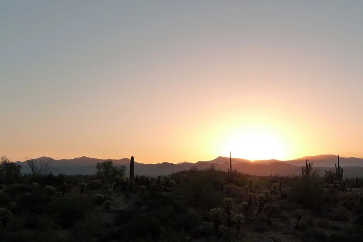 The sun rises over the Arizona desert, which will play host to the 125 MW AVSE II photovoltaic solar power station (Photo: Jeff Turner)