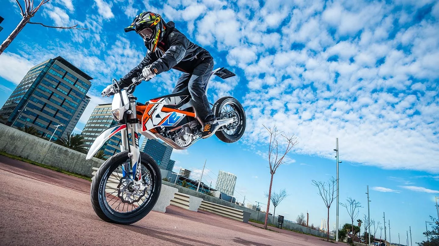 Stunt rider Julien Dupont blurs the line between commuter and playbike