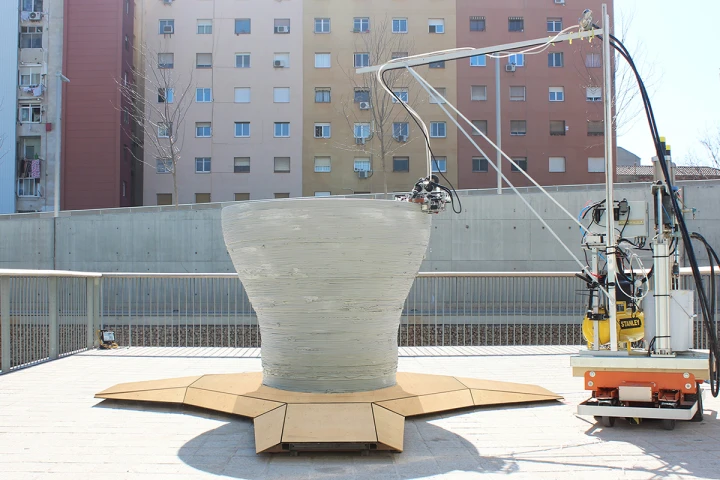 Working together, a team of 3D-printing "Minibuilders" can construct structures many times larger than themselves