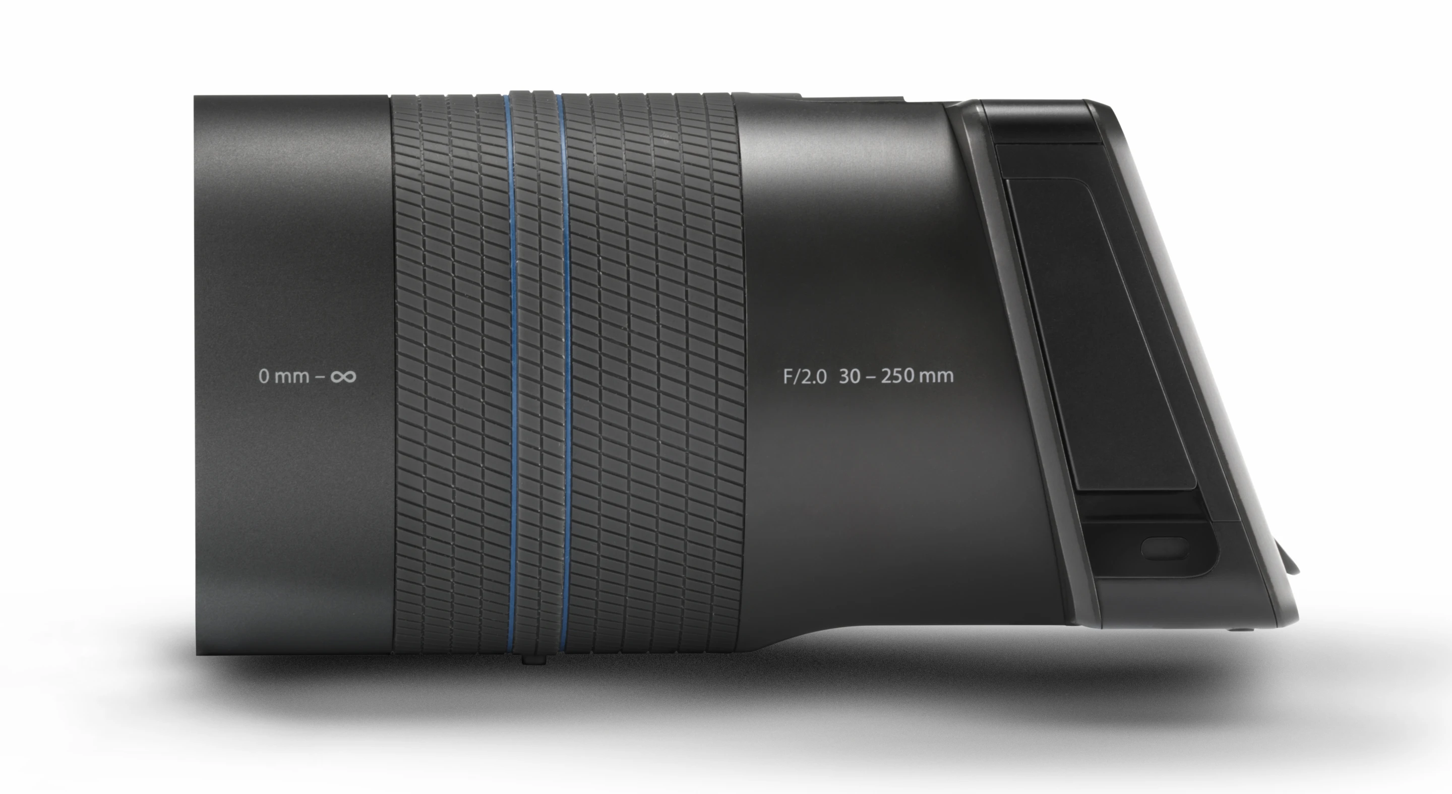 The 30-250-mm equivalent lens on the Lytro Illum has dual electronic rings for zoom and focus control