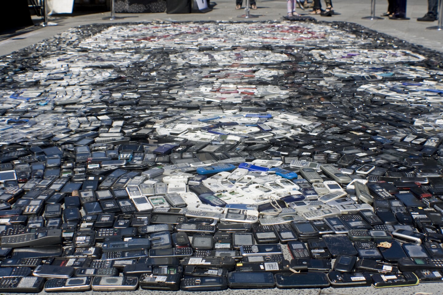 While in the early days, Jordan's work was largely centered on mass consumption, he soon saw the potential of his photography to draw attention to other, equally pressing issues (Photo: Nick Lavars/Gizmag.com)