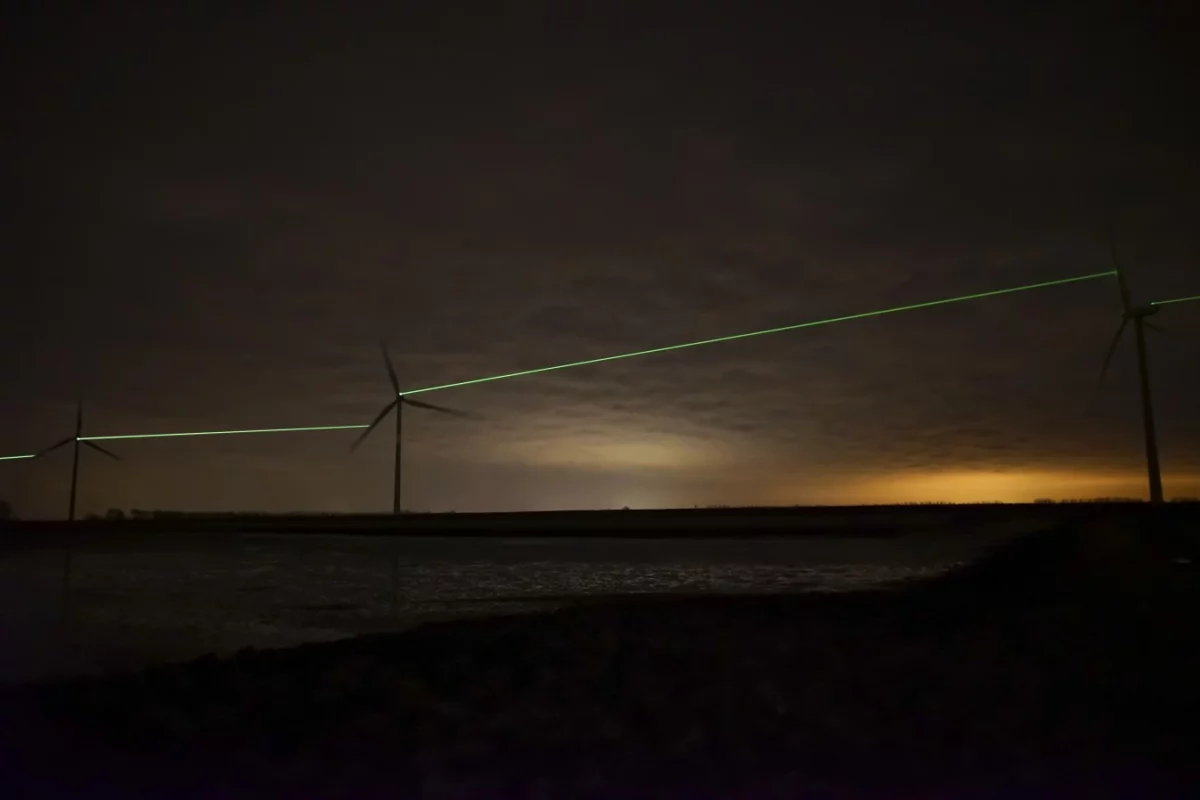 Windlicht joins neighboring wind turbines with light beams
