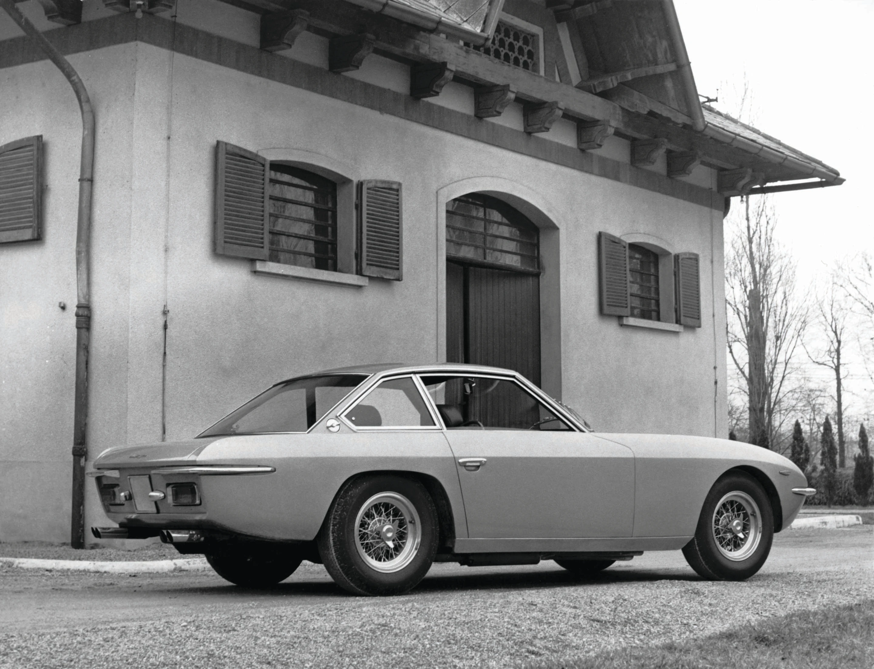 With sales canibalized by the Miura only 155 examples of the Islero were made, with the Islero S seeing only 70 hit the road