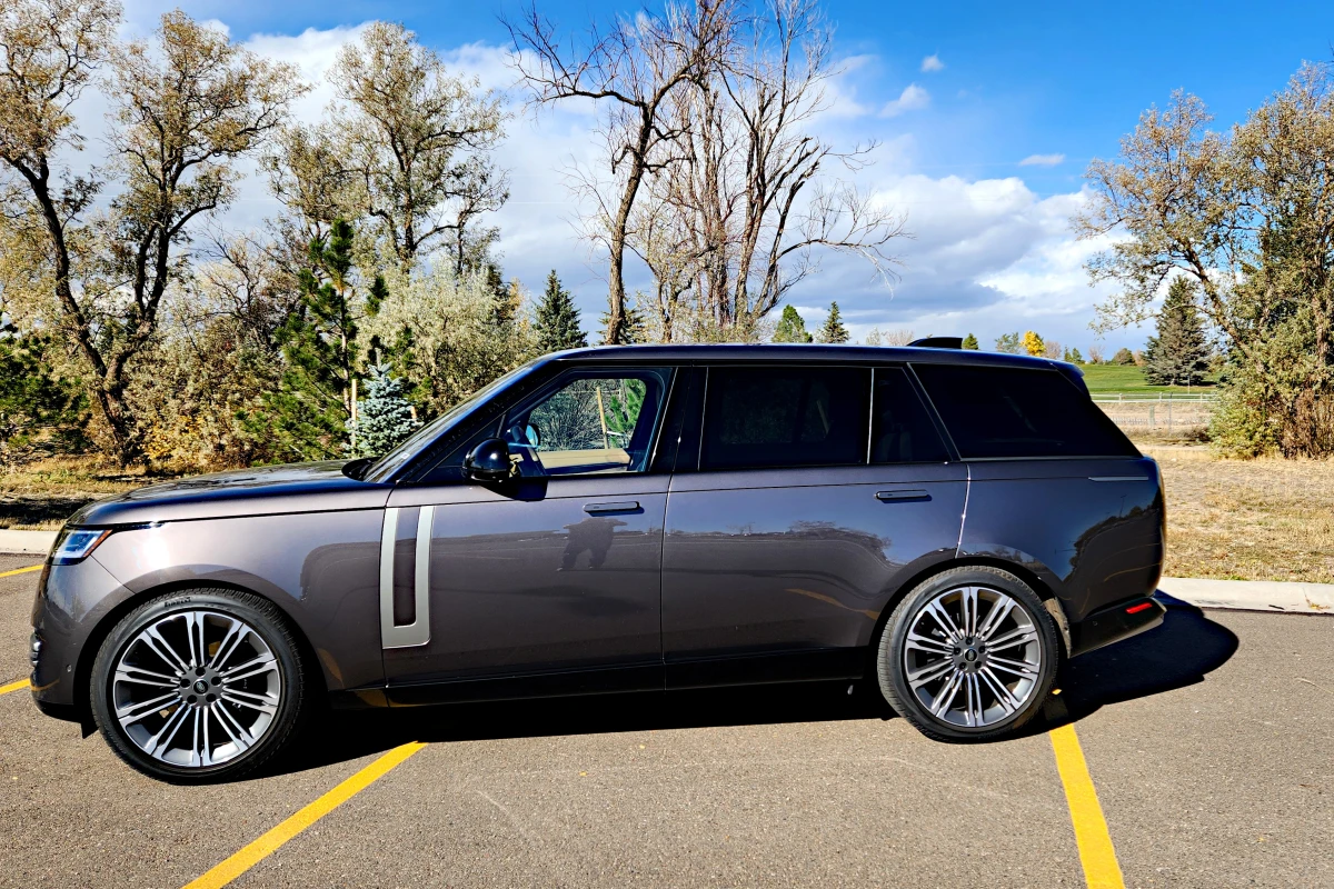 Pinnacle Range Rover Review: 2022-23 Range Rover defines posh off-roading