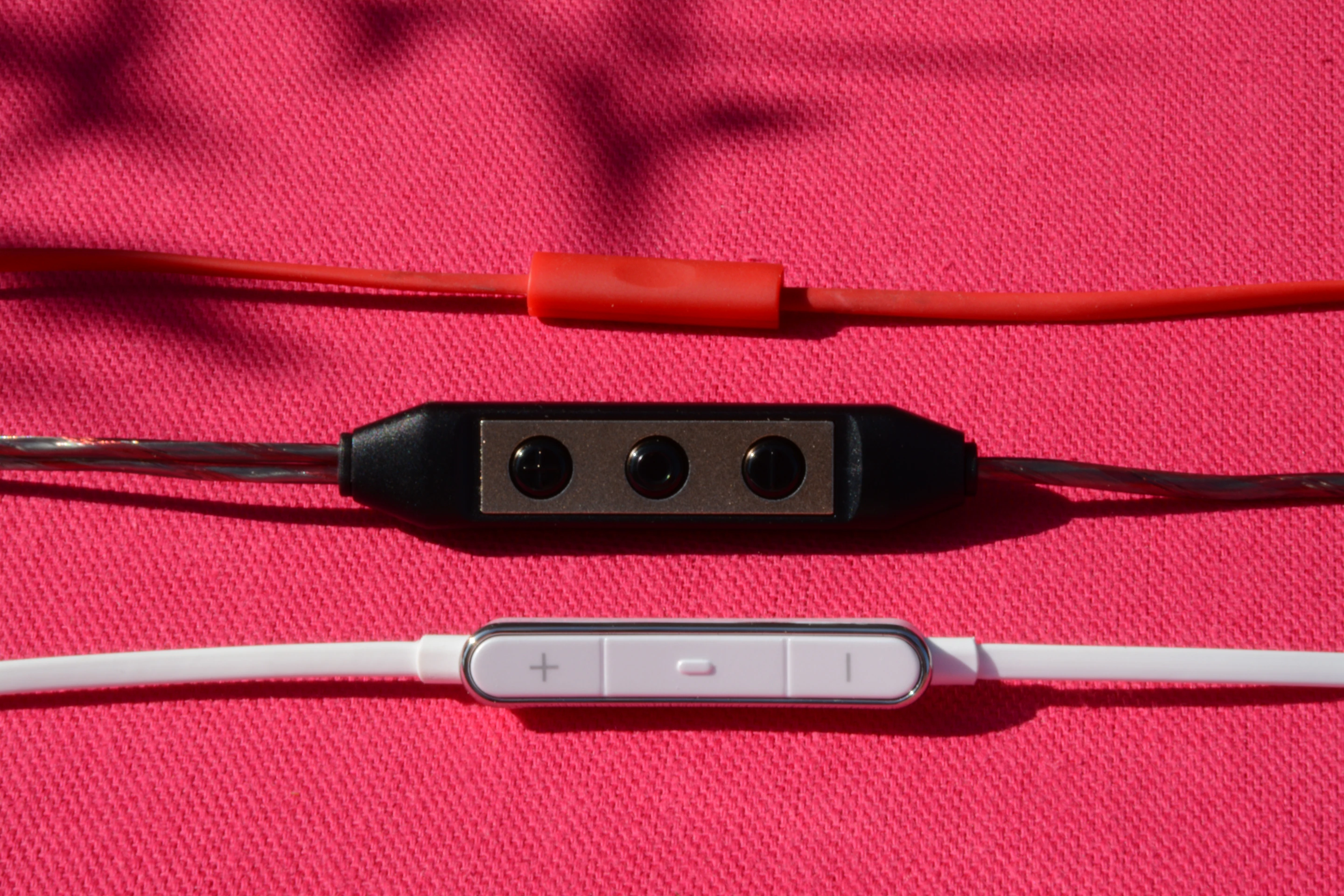 Size comparison of inline controllers. To the top, Phiaton's Moderna MS 200 earphones, Z:ero in the middle and Samsung's Level in-ear headphones