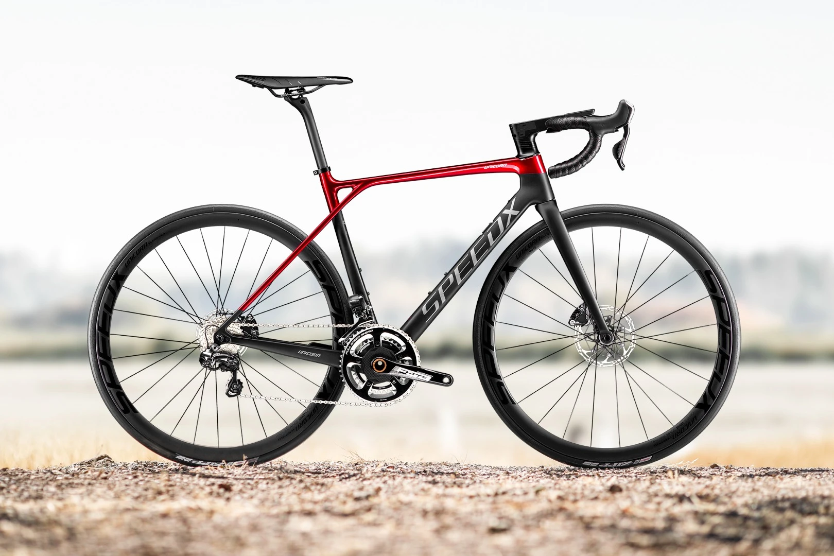 The SpeedX Unicorn's frame itself weighs a claimed 870 g (1.9 lb), with the complete bike tipping the scales at 7.6 kg (16.8 lb)