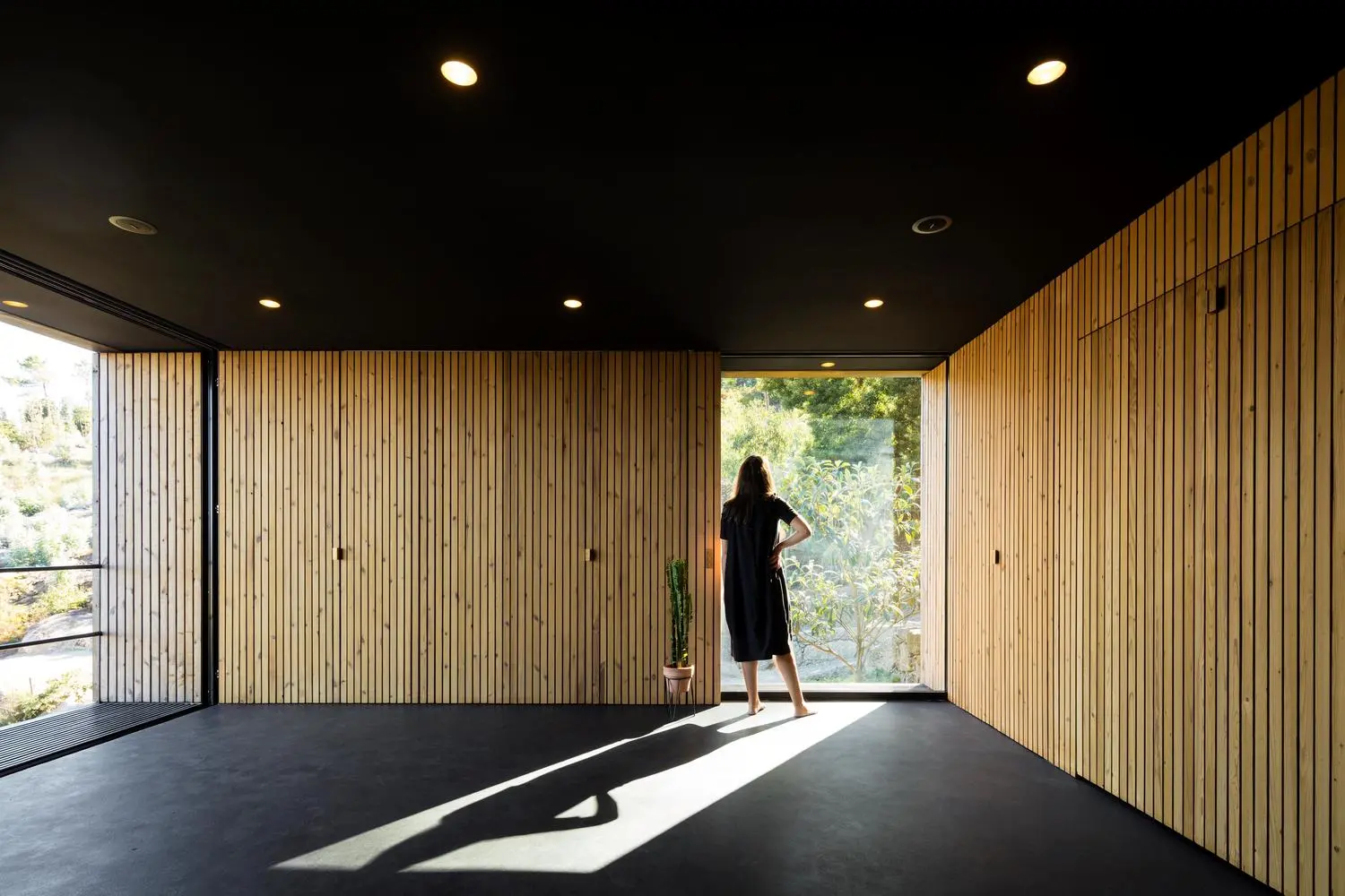 Pavilion House was conceived so it could easily transform into a function venue for hosting larger dinner parties or events.
