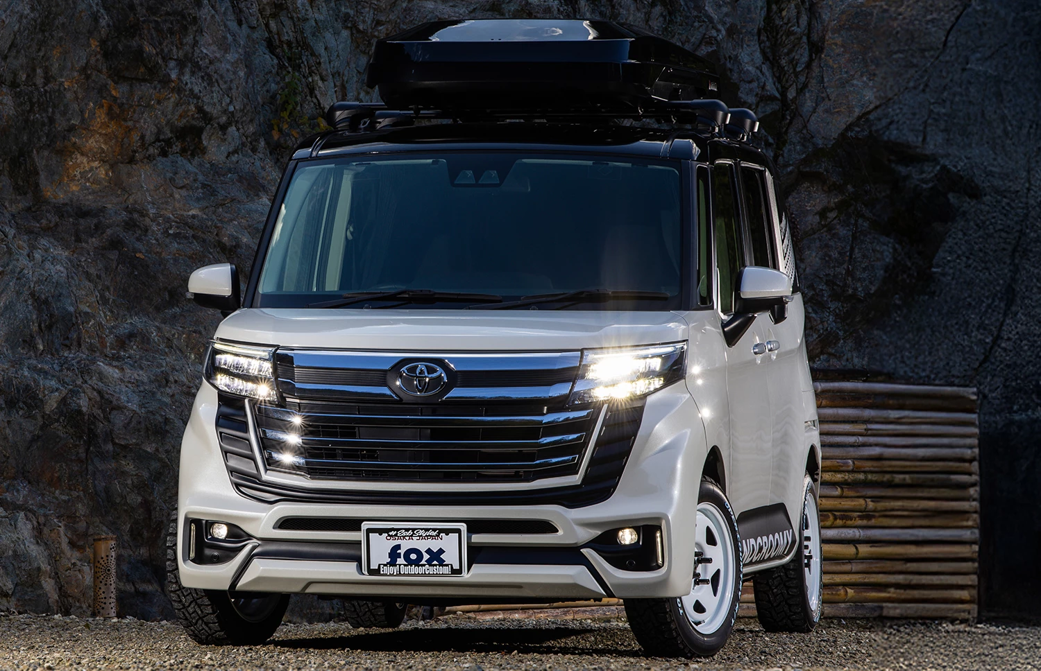 The Roomy keeps its oversized Toyota Group grille