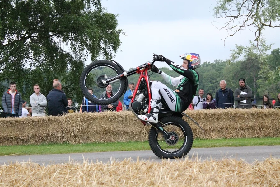 Dougie Lampkin performing on the track at Cholmondeley