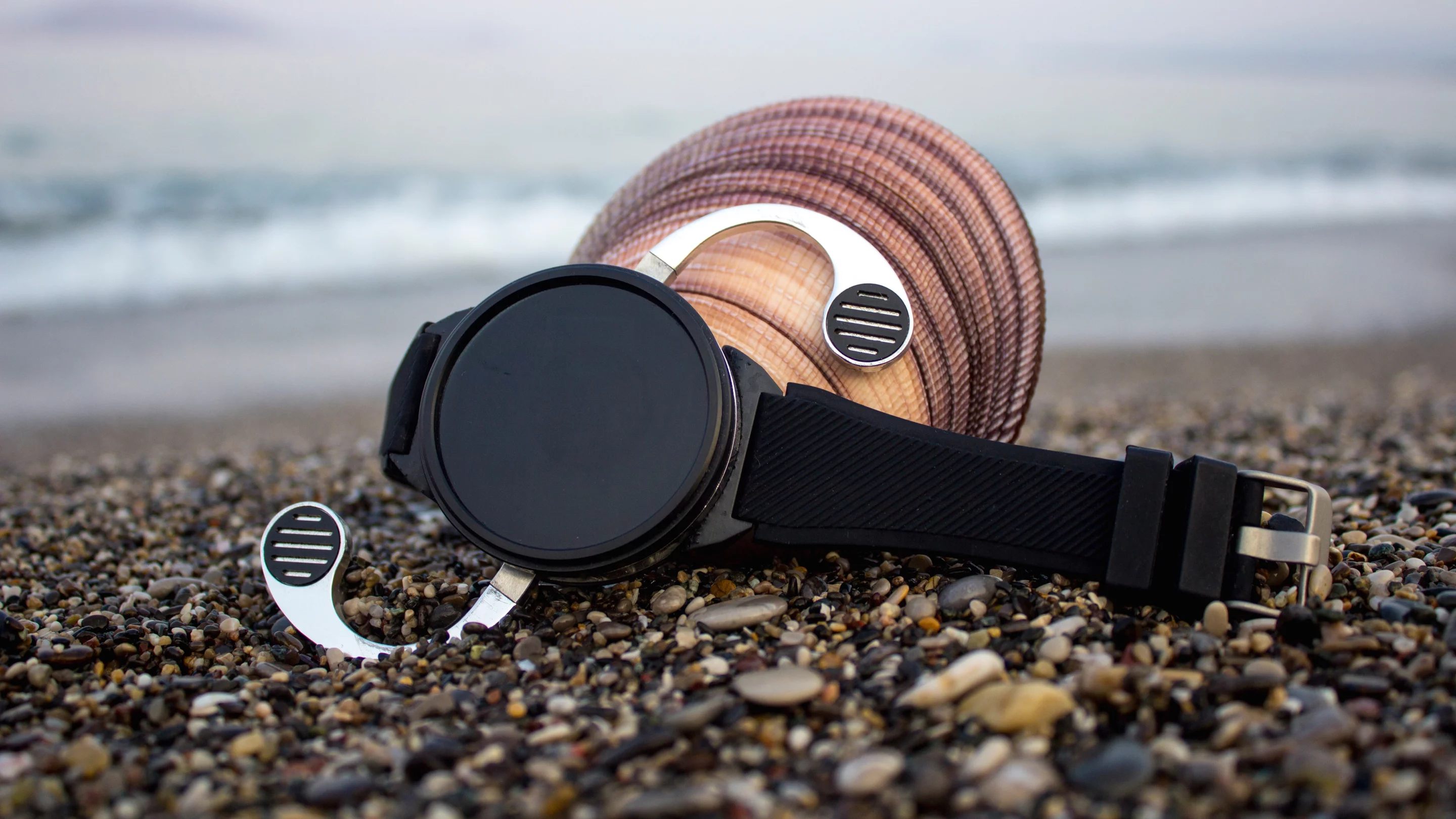 The Shell smartwatch/smartphone, with its wings extended