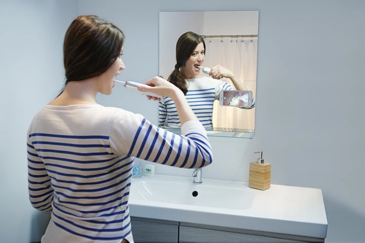 The Prophix features an in-built camera capable of capturing 1080p video, that allows users to watch a live feed of their brushing via the accompanying app