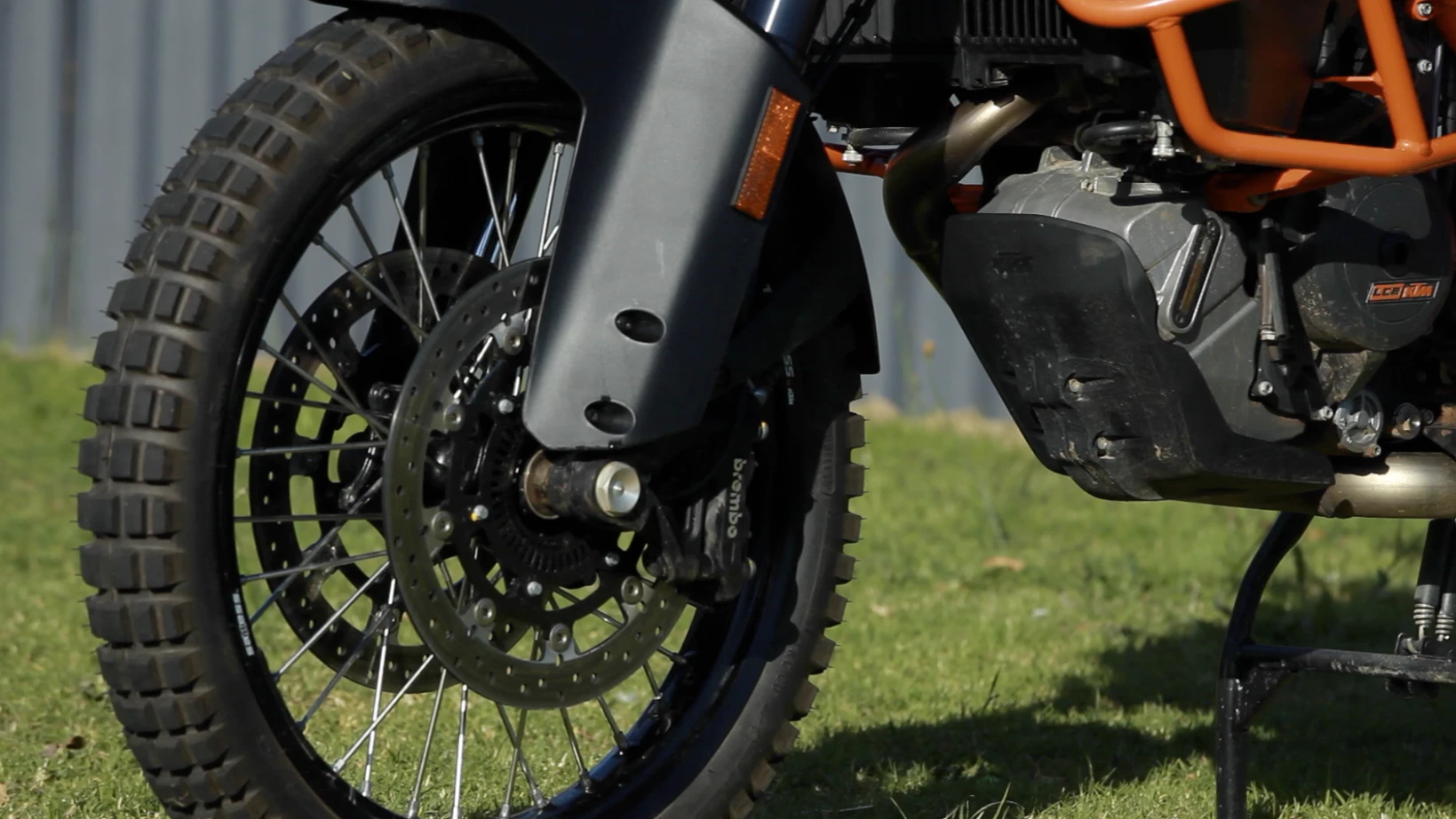 KTM Adventure 1190 R: bash plate is standard(Photo: Gizmag/Loz Blain)