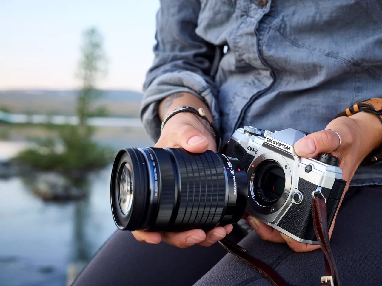 The OM-5 is compatible with compact, lightweight M.Zuiko Digital lenses