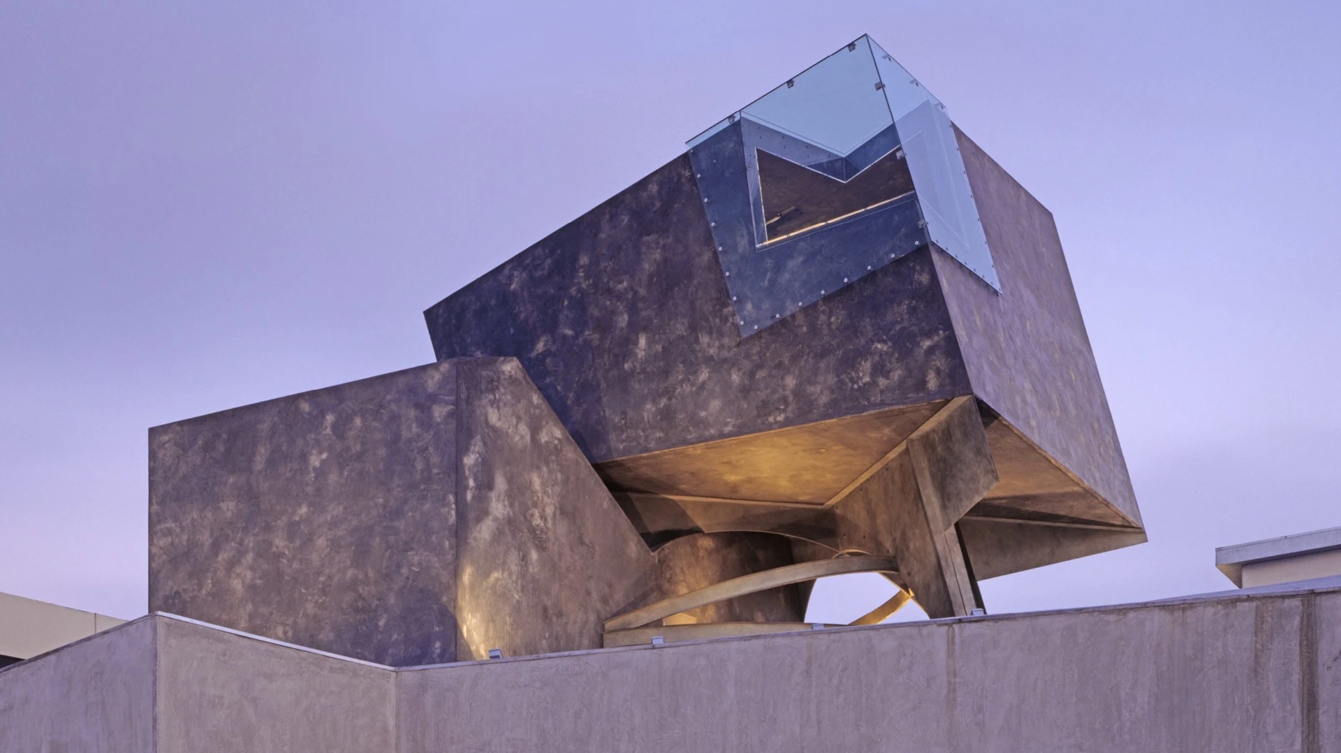 The gloriously wonky design of architect Eric Owen Moss often bulges out of or sits on top of pre-existing structures suggesting a dynamic relationship with its host building