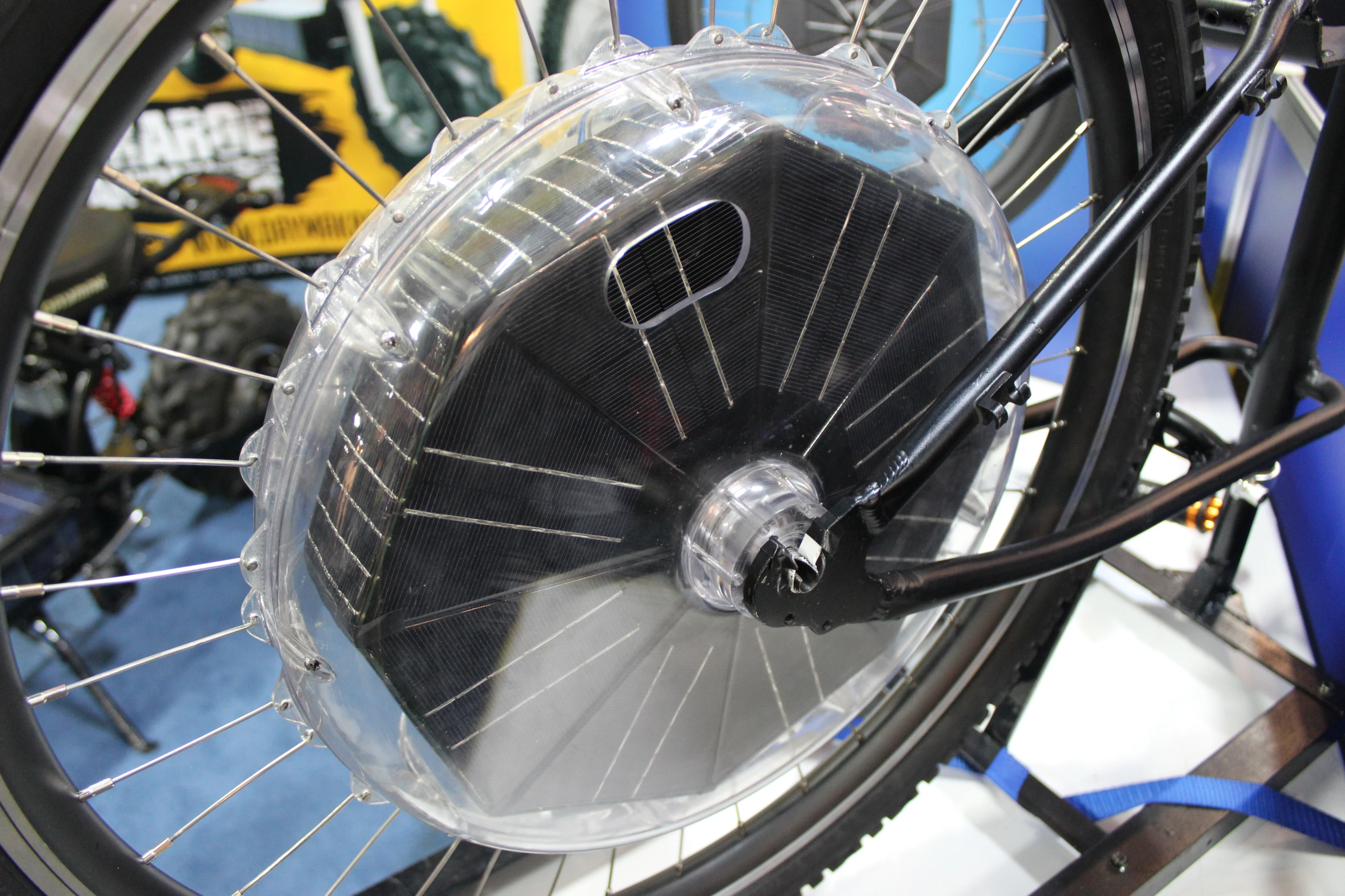 The main DDS component is a wheel equipped with a 250-watt motor and a 36-volt/12-Ah lithium-polymer battery – both located in its hub – that replaces a conventional bike's rear wheel