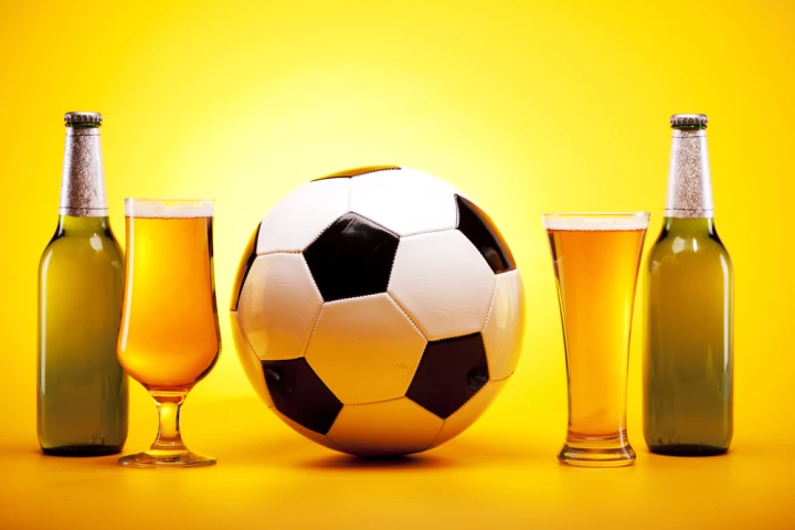 Beer and sports are long-time cultural partners (Photo: Shutterstock)