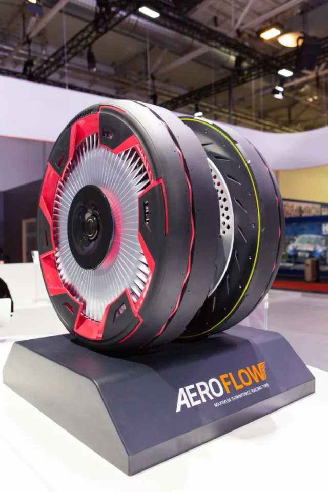 Hankook Aeroflow concept: with the wheel extended