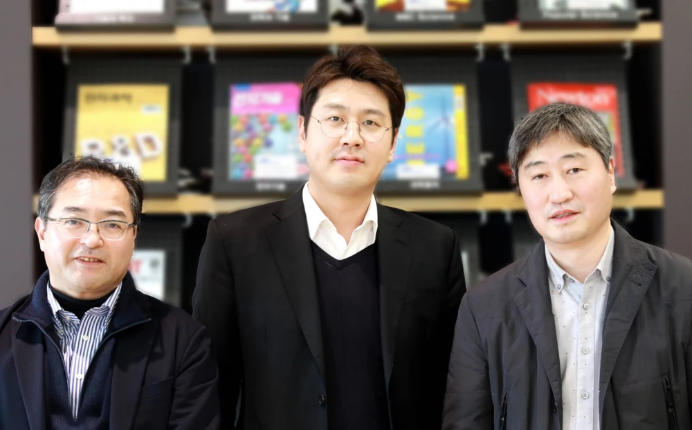 Yuichi Aihara, Principal Engineer from SRJ, Yong-Gun Lee, Principal Researcher and Dongmin Im, Master from SAIT, the researchers behind Samsung's prototype solid-state battery