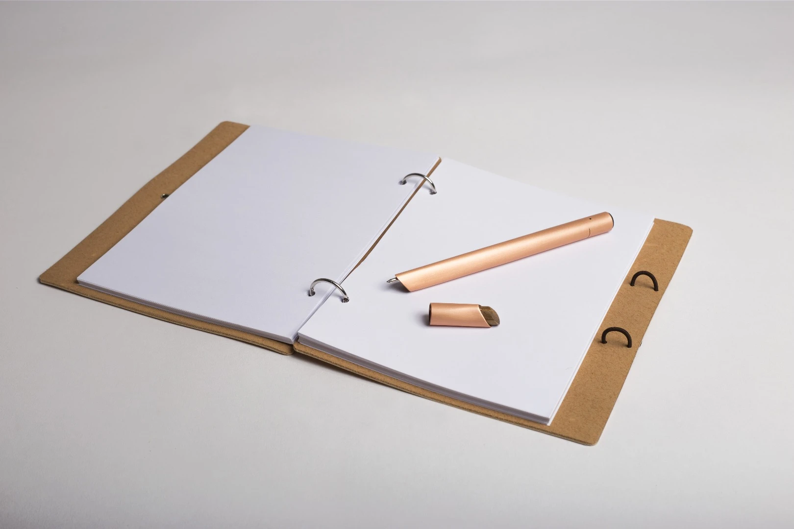The Orée Stylograph records the user's writing or drawing on its internal storage