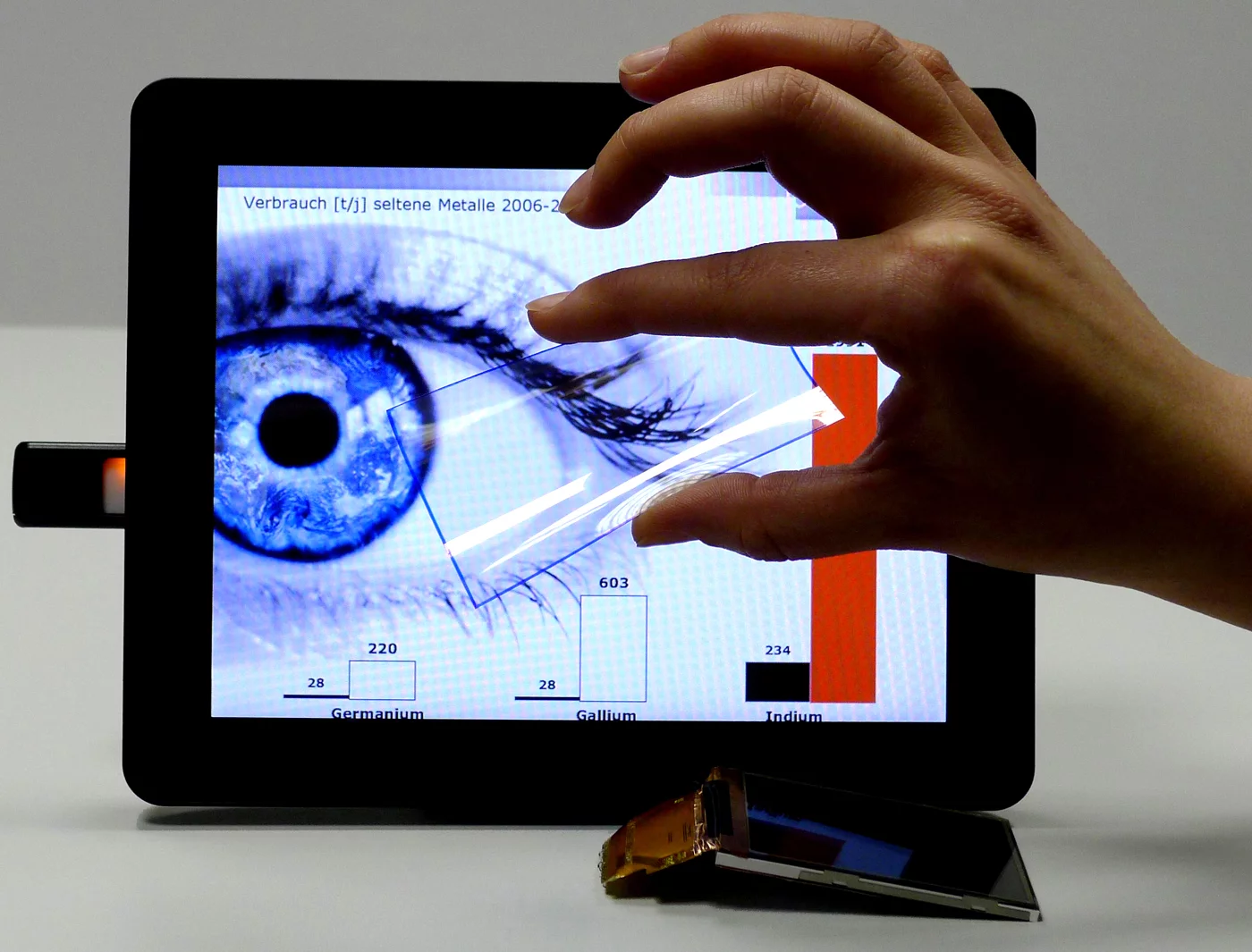 Researchers have developed touchscreens containing carbon nanotubes that can be made of low-priced renewable raw materials (Image: Fraunhofer IPA)