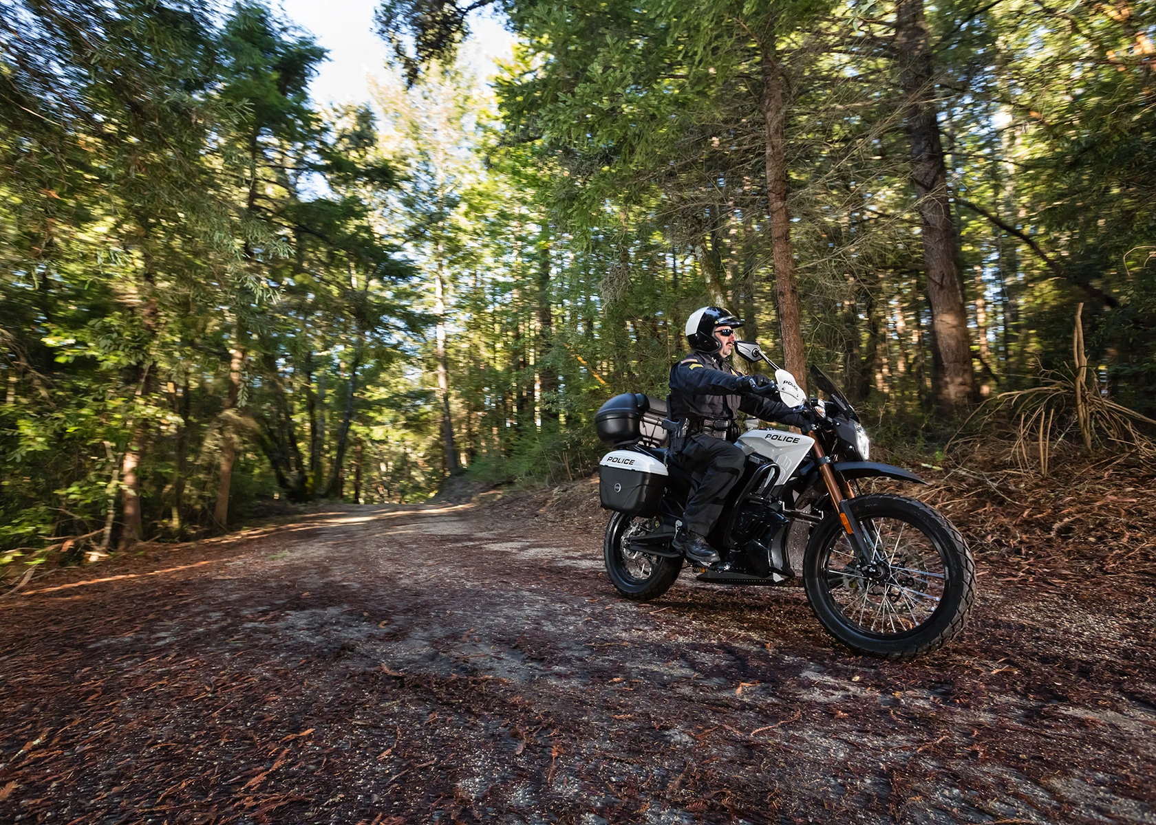 The Zero DS Police/Security motorcycle is a good fit for off-road and highway pursuit