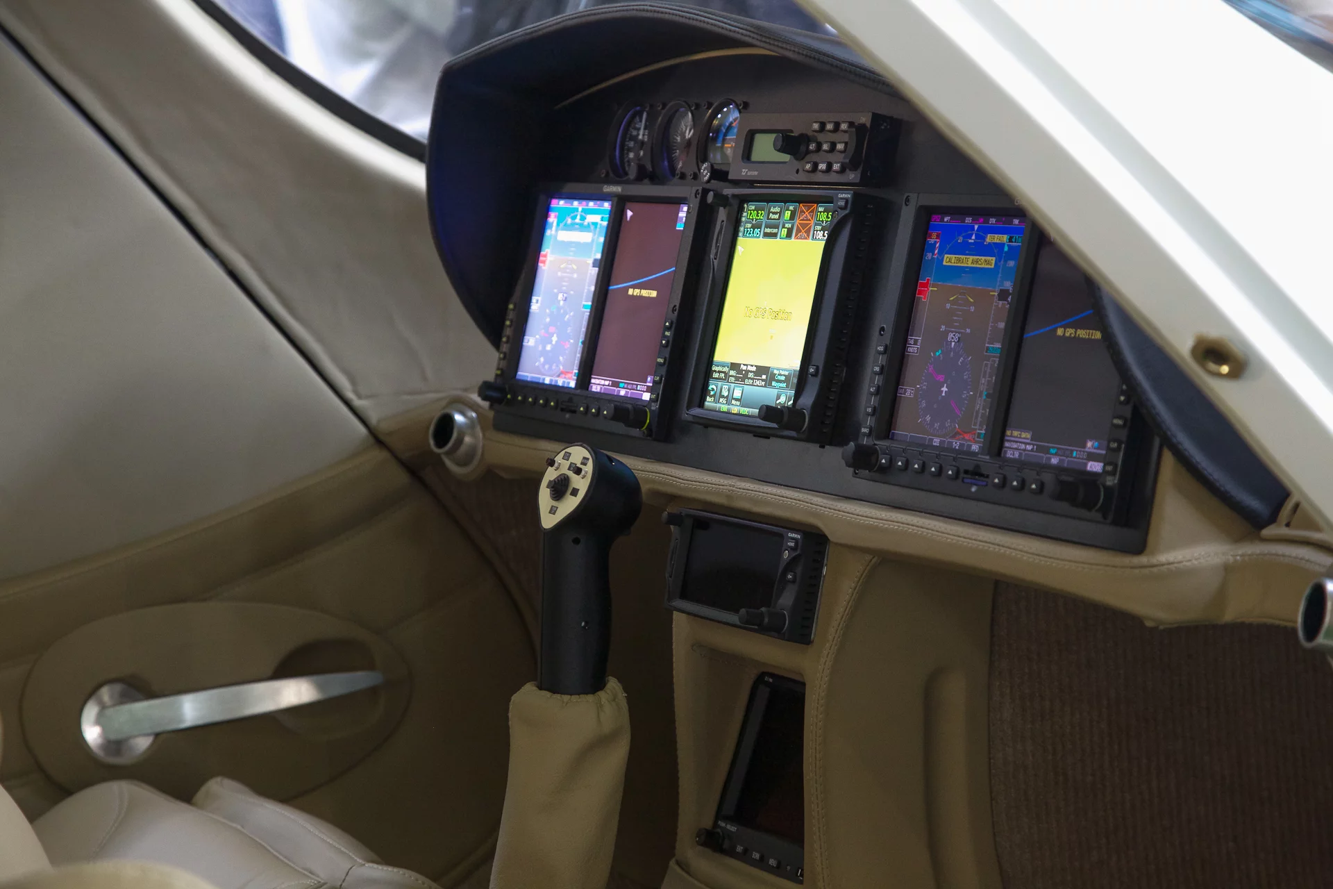 Static displays also gave visitors a chance to get up close and personal with the aircraft (Photo: Noel McKeegan/Gizmag)