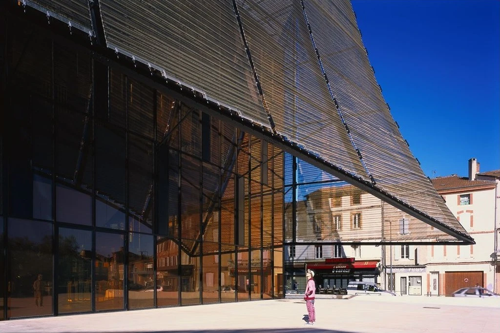 The Grand Théâtre d'Albi façade is designed to protect the building from sunlight, heat, rain and wind (Photo: Georges Fessy / DPA / Adagp.)