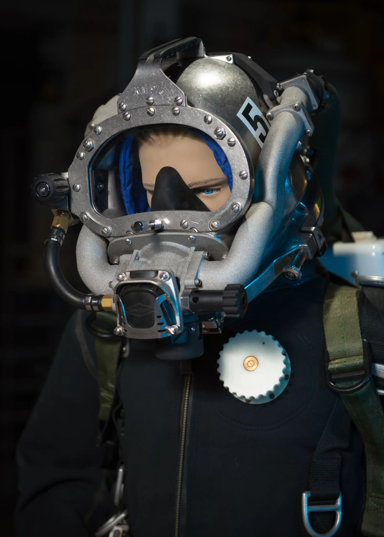 Part of the Navy's Initial Response Diving (IRD) project, the new prototype is designed to recycle part of the exhaled helium (Photo: US Navy/Anthony Powers)