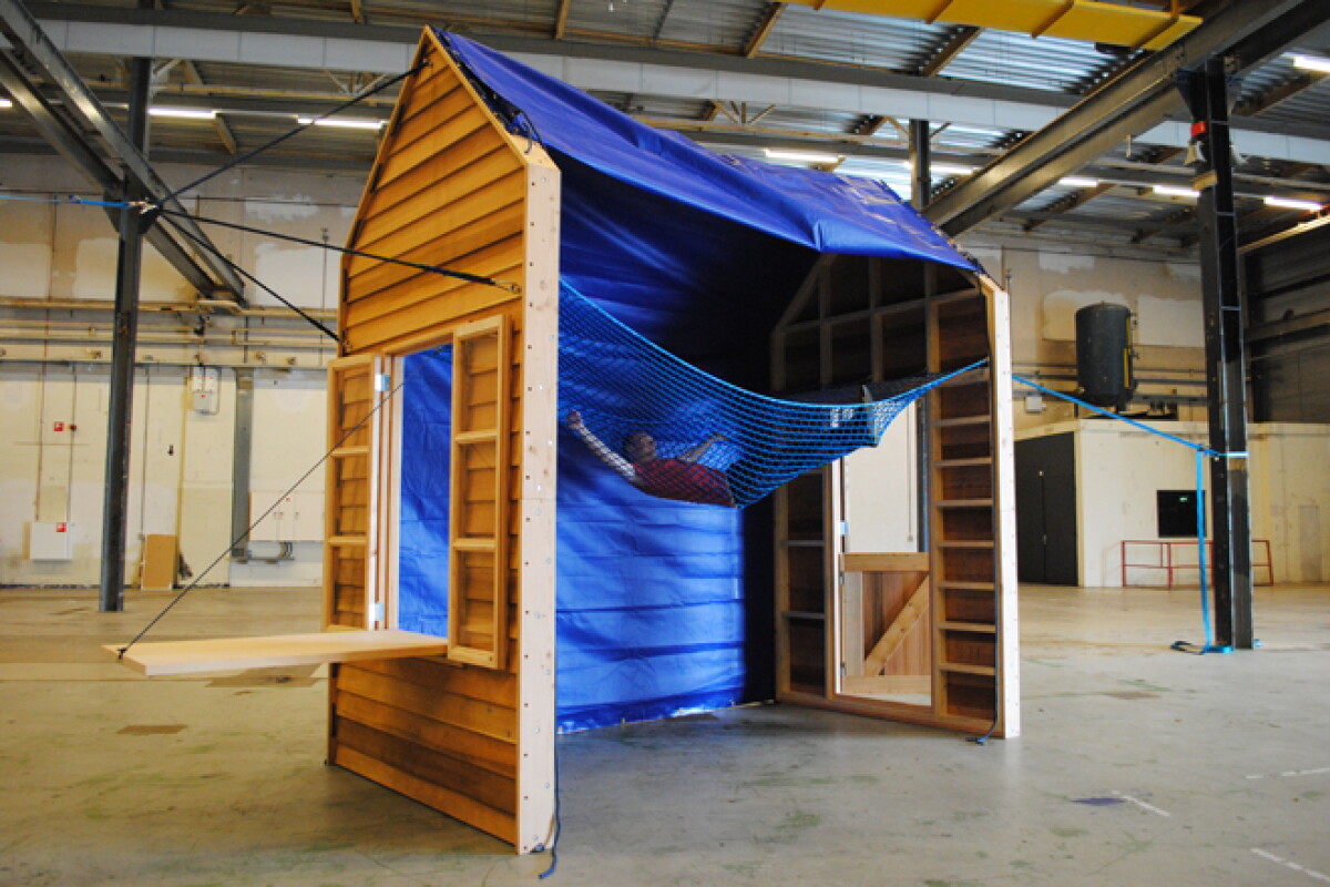 Glamper's paradise: "Hangout" combines tent, shed and hammock