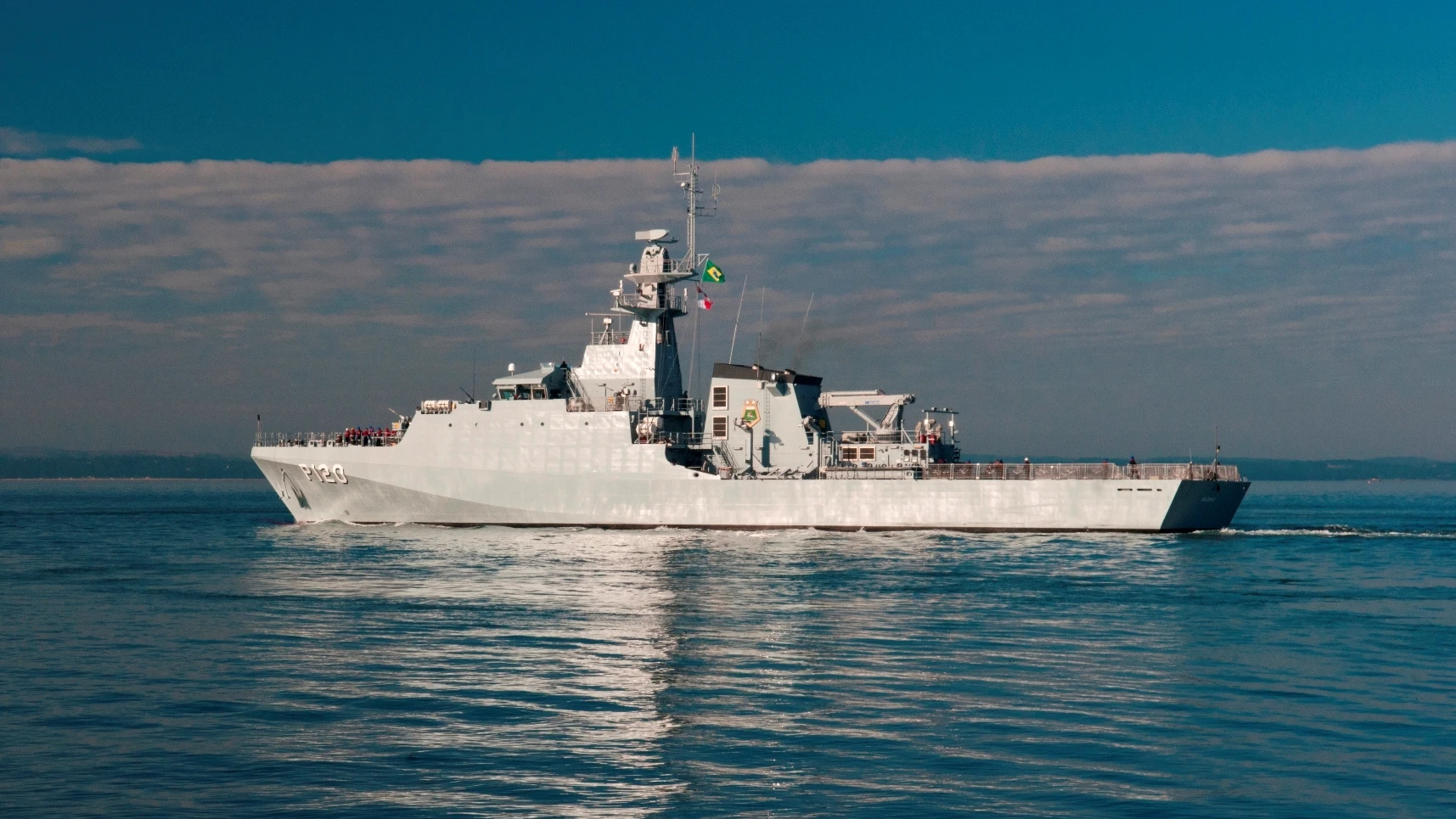 The Brazilian Navy's Amazonas departs from Glasgow