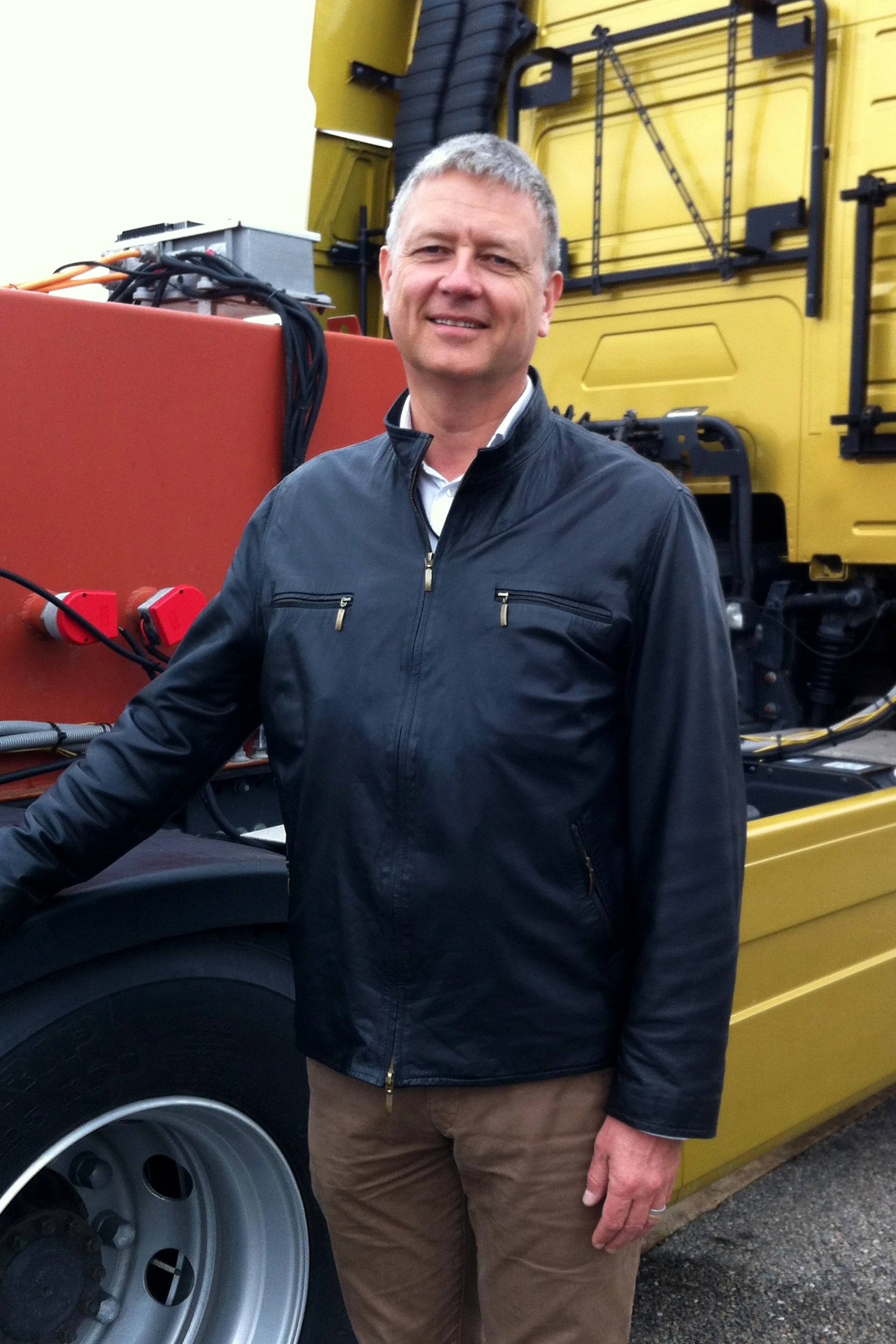Mats Alaküla, Volvo Group’s expert on electric vehicles and Professor at Lund University, believes that electric roads will prove to be a cost-efficient way of supplying constant power to trucks and buses