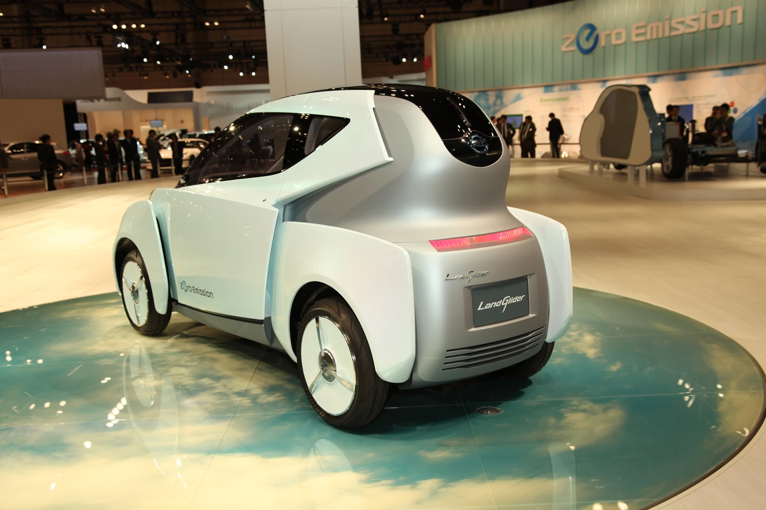 Nissan's LandGlider