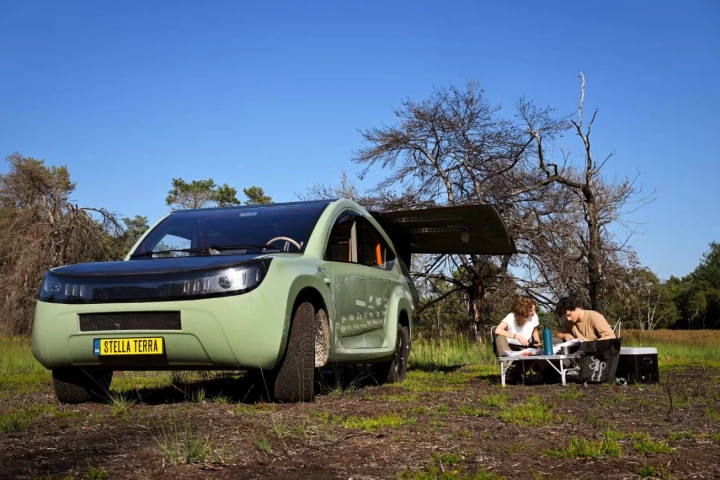 Like the Stella Vista solar RV, the Stella Terra features an expandable awning-style solar system that can increase solar harvesting when parked