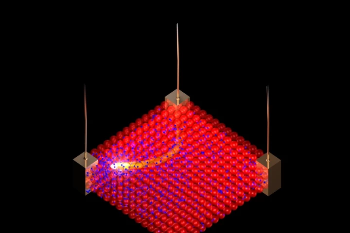By applying electrical pulses to the new nanomaterial, a sea of small negatively charged ions (blue) can be pushed and pulled between larger, positively charged nanoparticles (red) which are "jammed" in place (Image: Northwestern University)