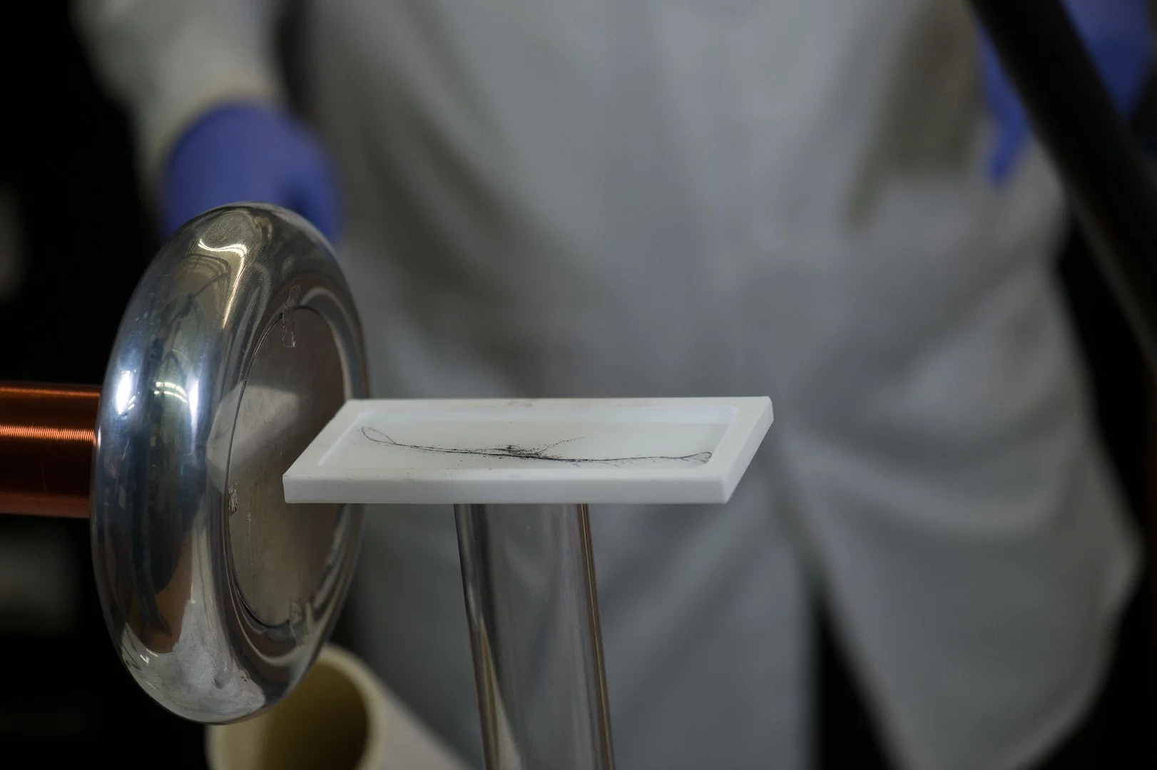 Compared by the team to a tractor beam, the process works by remotely oscillating positive and negative charges in each of the many thousands of single-walled carbon nanotubes