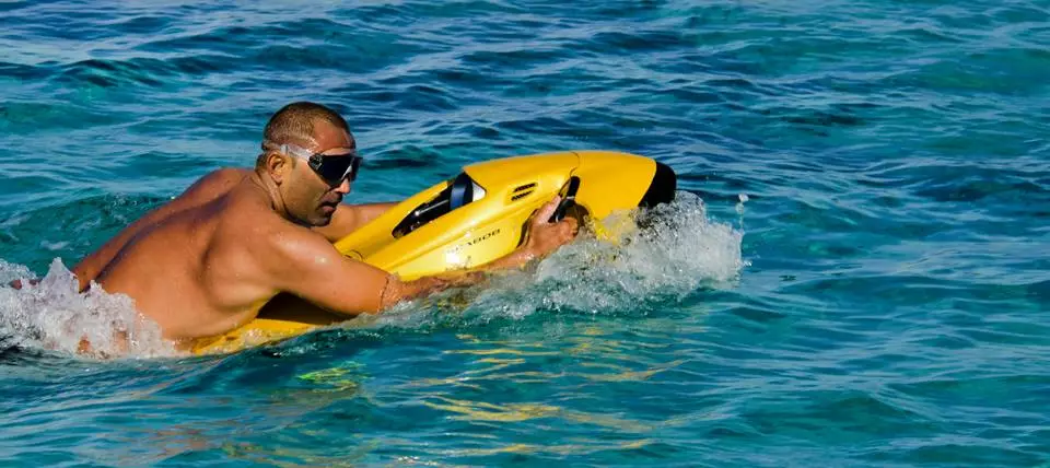 The SeaBob F5 has a top on-water speed of 9 mph (15 km/h), the F5 S 12 mph (20 km/h)