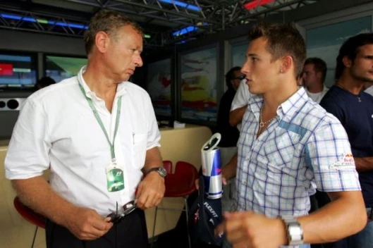 German track designer Hermann Tilke was responsible for the layout of the Instanbul track - here he talks with Christian Klien of Red Bull Racing