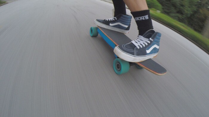 Weighing 12.1 lb (5.5 kg), the 27-inch (69 cm) Bubblegum board is on the lighter end of the electric skateboard spectrum