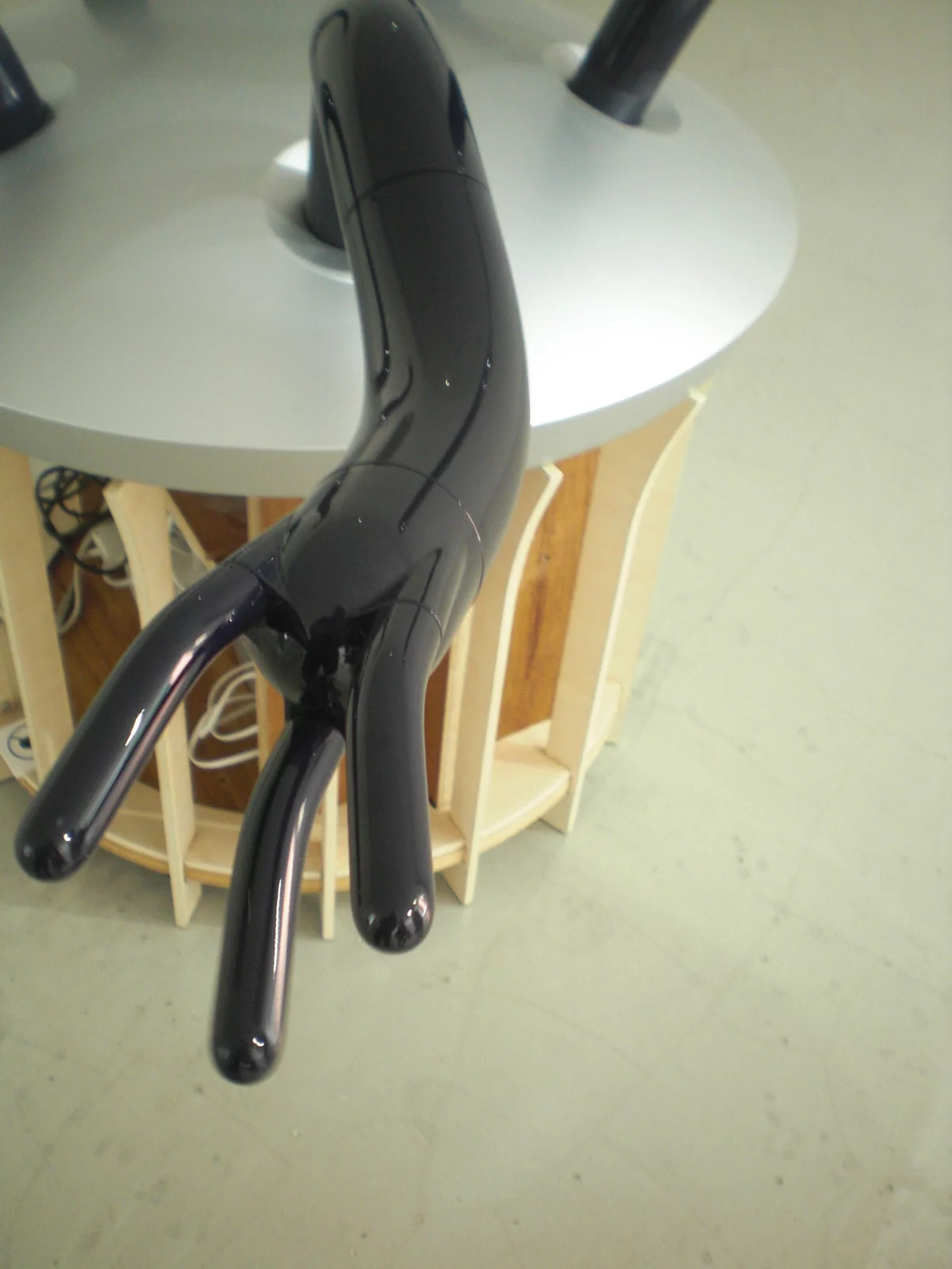 Each of the arms on Flagella are free to move by gravity – one of the reasons why the movement looks so natural (Photo: Stephen Clemenger/Gizmag.com)